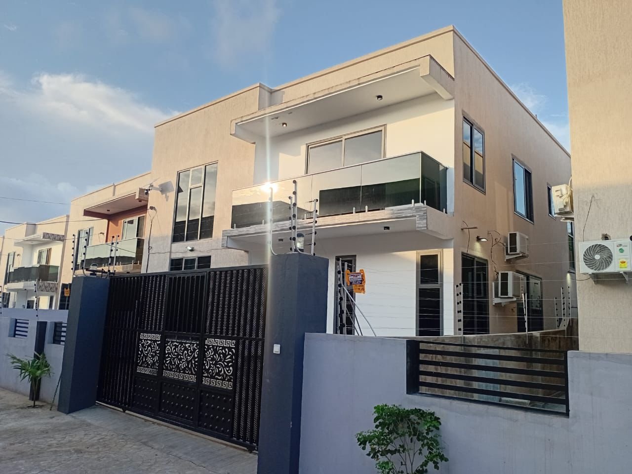 5 BEDROOM HOUSE FOR RENT