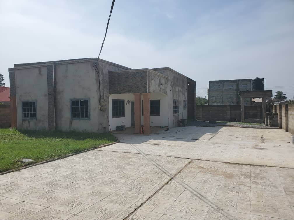 3 BEDROOM HOUSE AT SAPEMAN OPAH  AREA